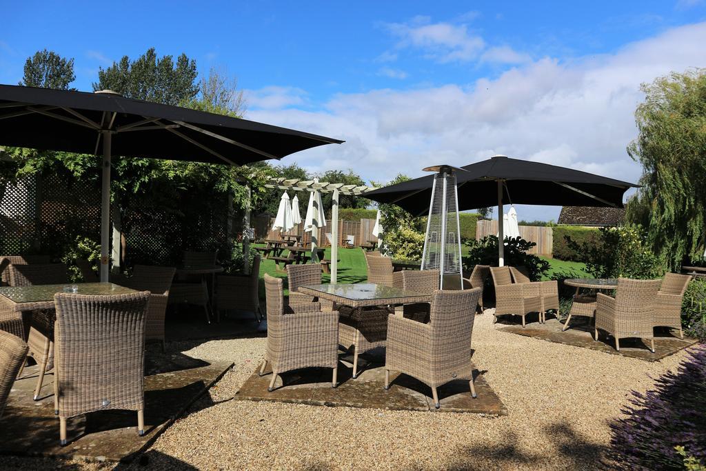 The Red Lion Inn Long Compton Exterior foto